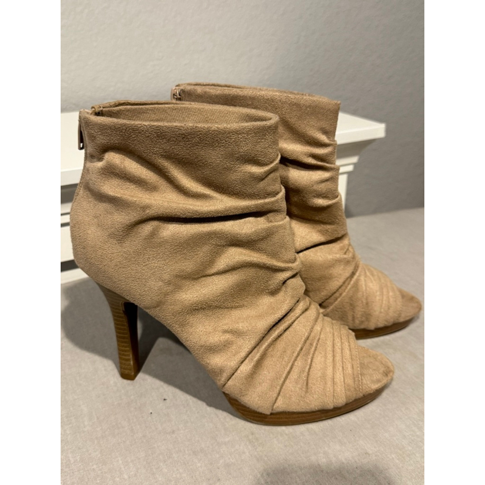 Women's Fioni Beige faux suede slouch Peep Toe Ankle Boots & Booties Size 9.5